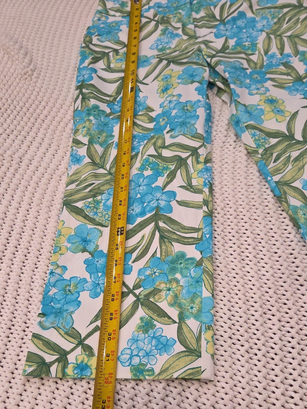 Croft & Barrow Blue Floral Capri Pants Resort Style Womens Size 6 - Picture 14 of 15